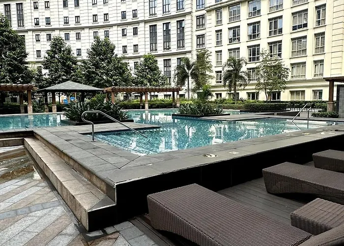 Perfect Summer Stay! Free Pool Near Airport Aparthotel