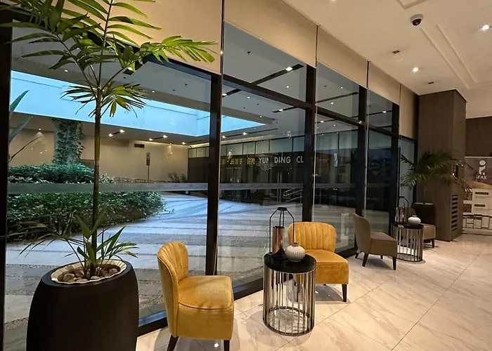 Perfect Summer Stay! Free Pool Near Airport Aparthotel Manilla