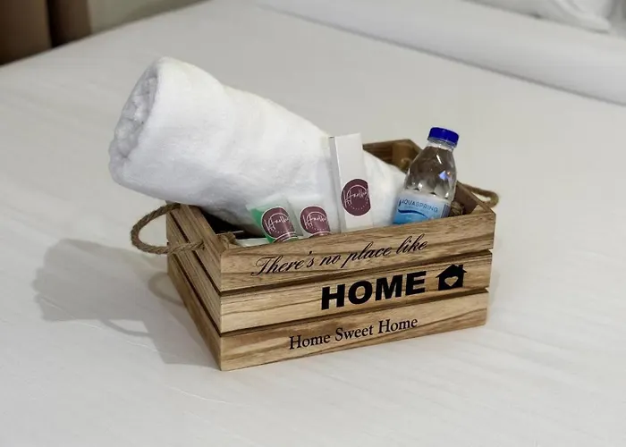 Perfect Summer Stay! Free Pool Near Airport Aparthotel Manilla