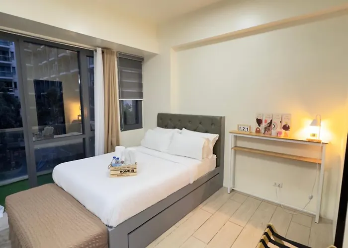 Perfect Summer Stay! Free Pool Near Airport 4* Manilla